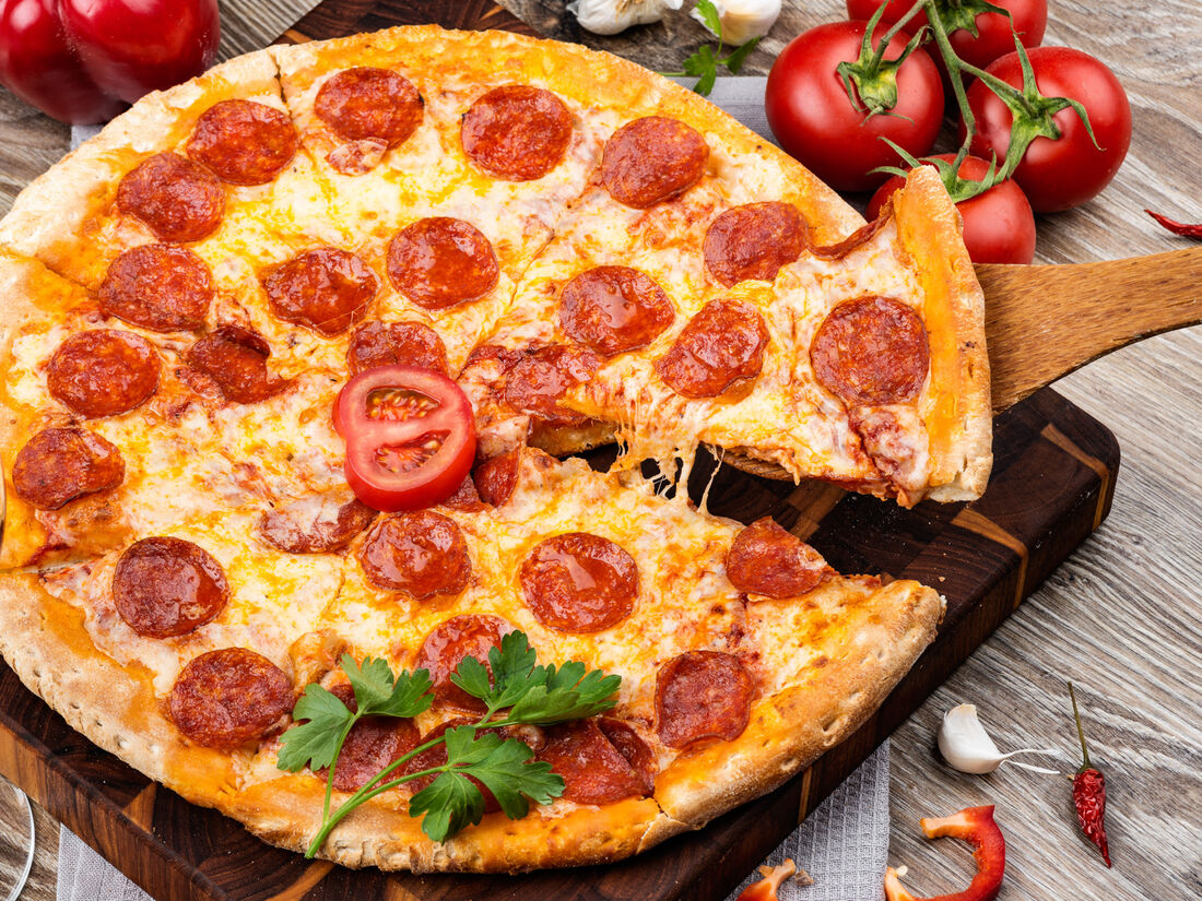 Salamlı Pizza Tarifi