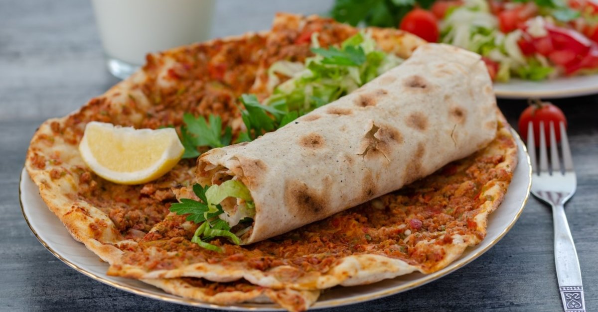 Kolay Lahmacun Tarifi